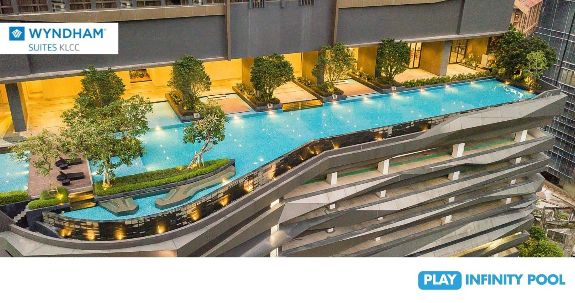 Wyndham Suites Klcc Kuala Lumpur Luaran gambar The pool at the 10th floor