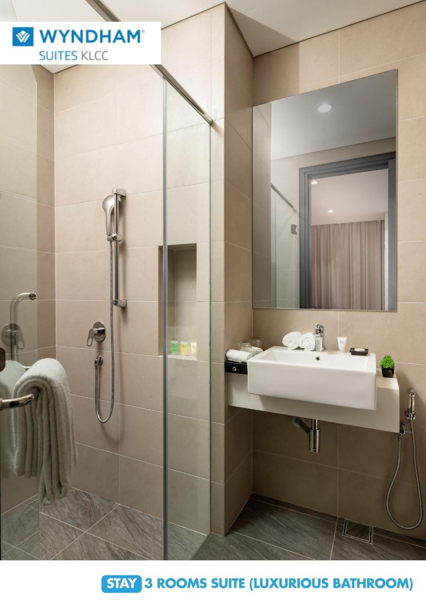 Wyndham Suites Klcc Kuala Lumpur Luaran gambar Bathroom