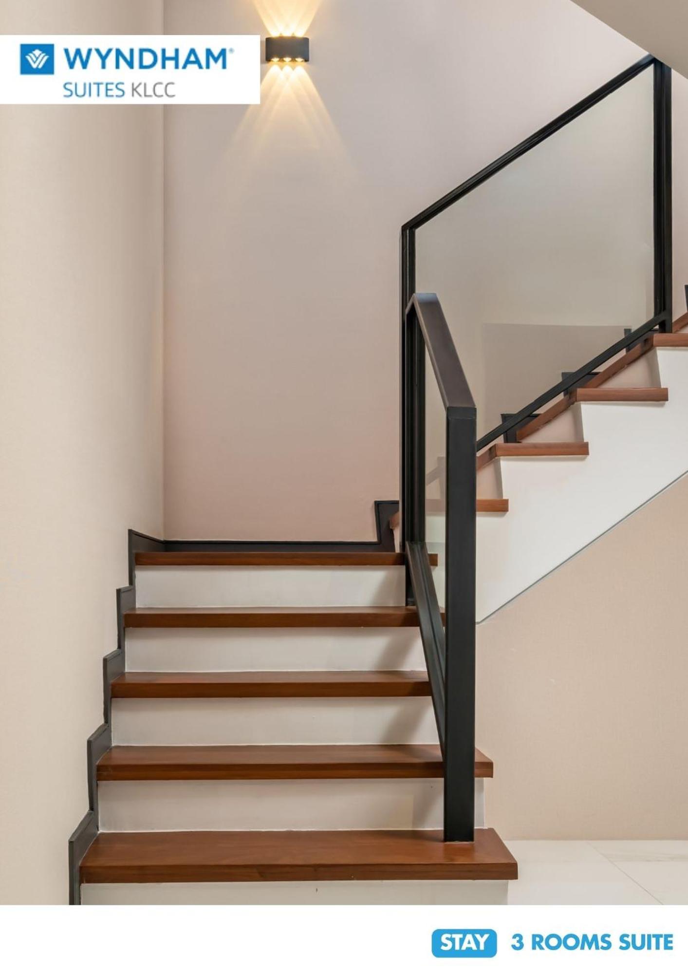Wyndham Suites Klcc Kuala Lumpur Luaran gambar A staircase with a handrail